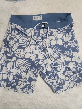 American Eagle Outfitters Blue and White Floral Board Shorts
